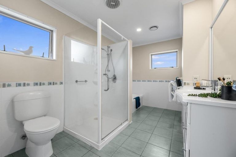 Photo of property in 11 Hinton Place, Pyes Pa, Tauranga, 3112