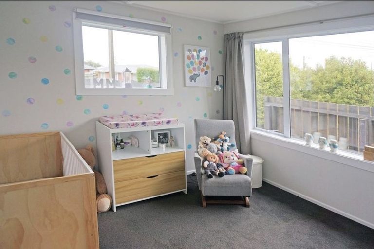 Photo of property in 12 Holloway Street, Waikiwi, Invercargill, 9810