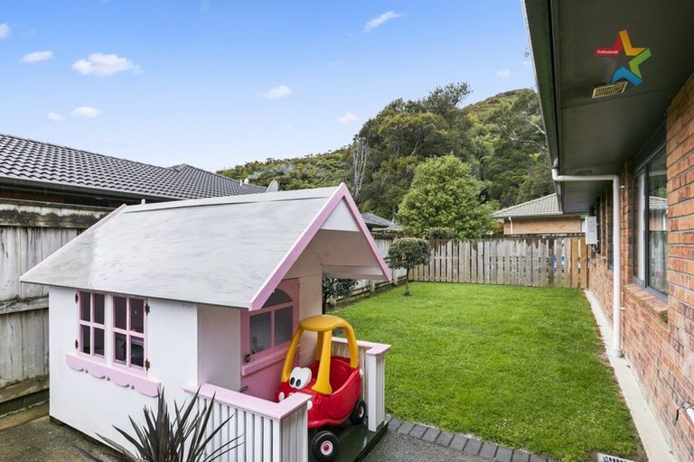 Photo of property in 21 Aragon Grove, Kingsley Heights, Upper Hutt, 5018