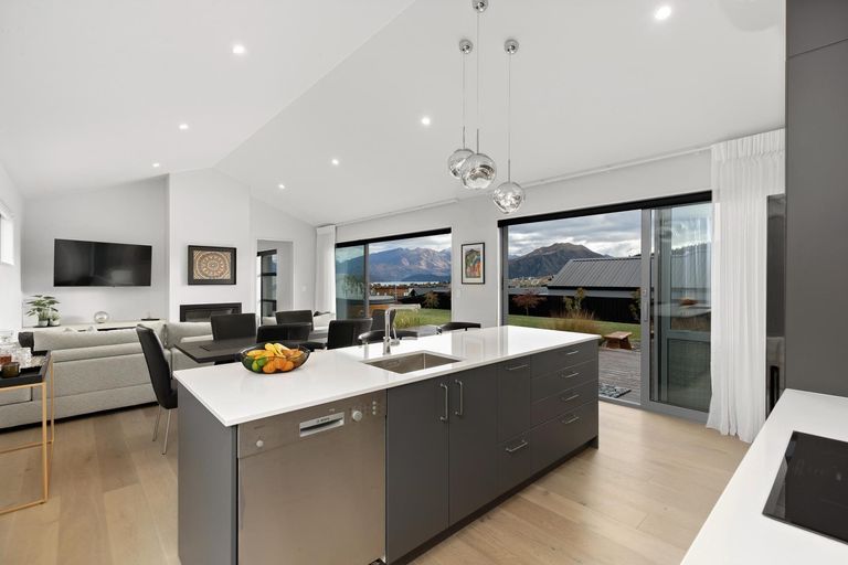 Photo of property in 8 The Heights Avenue, Wanaka, 9305
