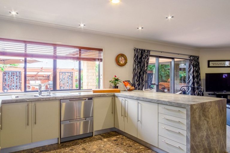 Photo of property in 2 Ohuirehe Road, Coastlands, Whakatane, 3120