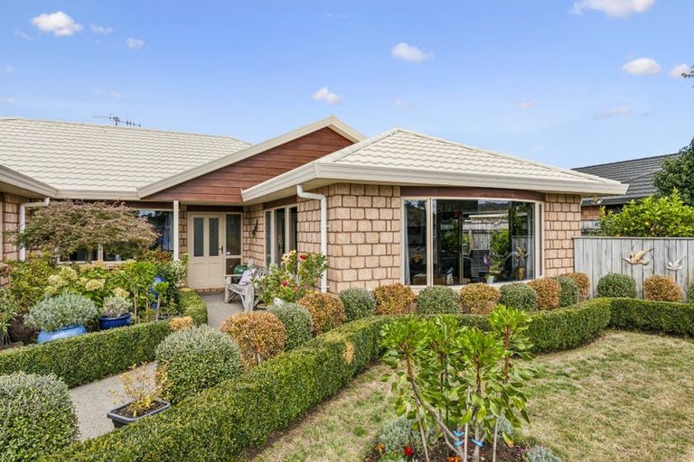 Photo of property in 35 Holcombe Drive, Paraparaumu, 5032