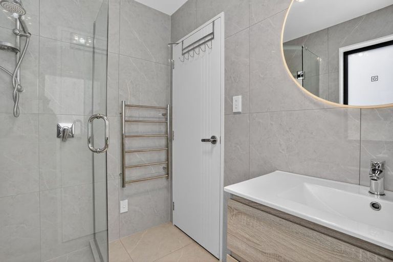 Photo of property in 57b Hogans Road, Glenfield, Auckland, 0629