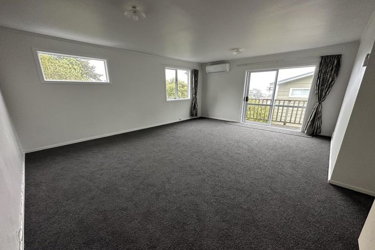 Photo of property in 31b Omega Street, Newlands, Wellington, 6037