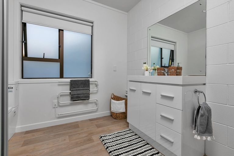 Photo of property in 192 Henderson Valley Road, Henderson, Auckland, 0612