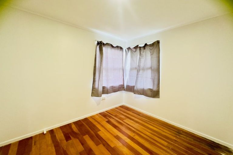 Photo of property in 16 Cargill Street, Papakura, 2110