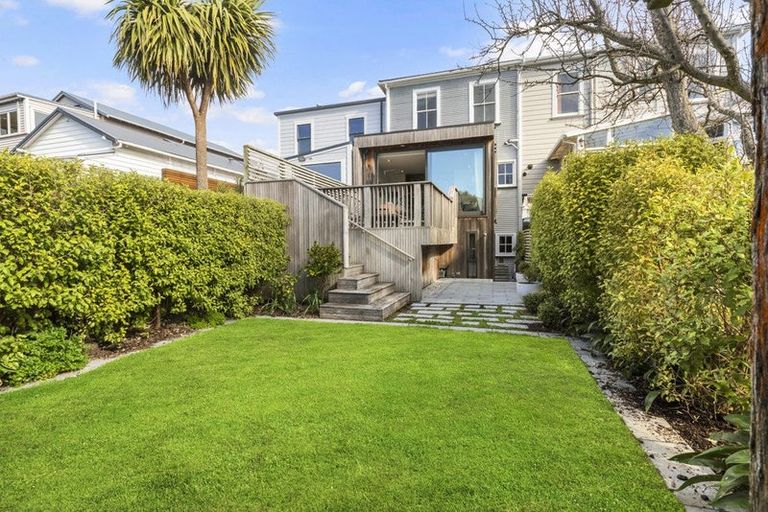 Photo of property in 7 Queen Street, Mount Victoria, Wellington, 6011