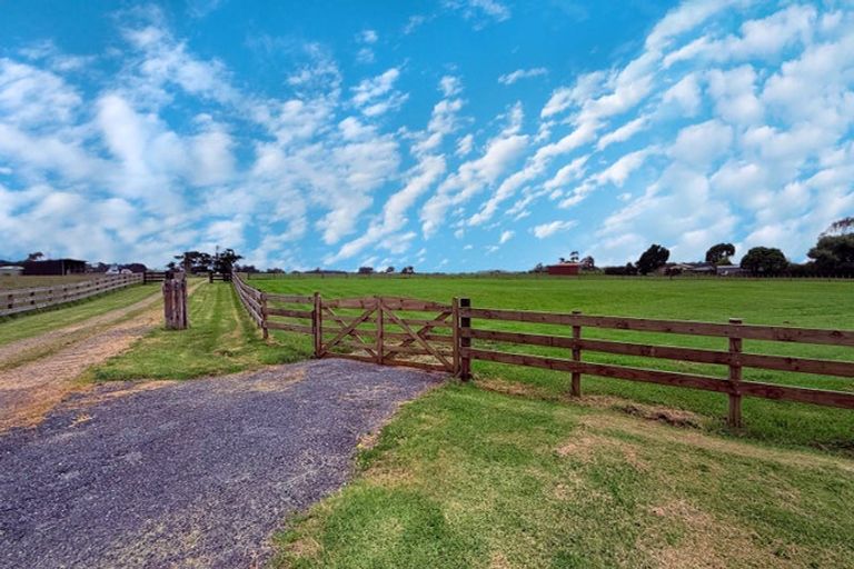 Photo of property in 254 Karioitahi Road, Karioitahi, Waiuku, 2683