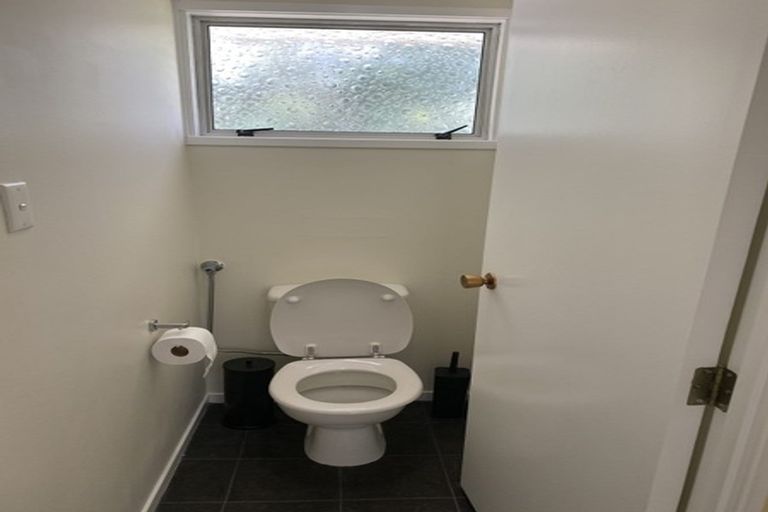 Photo of property in 42 Claverdon Drive, Massey, Auckland, 0614