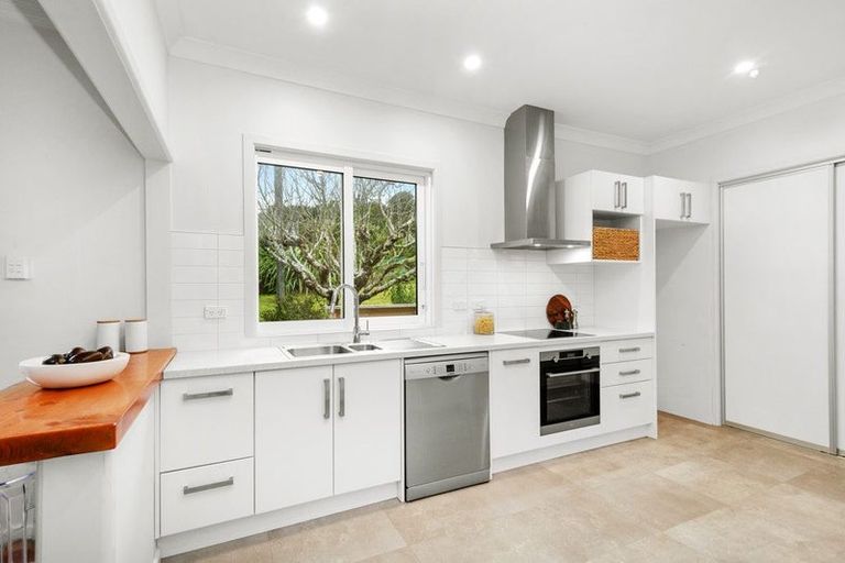 Photo of property in 33 Tawa Terrace, Tawa, Wellington, 5028