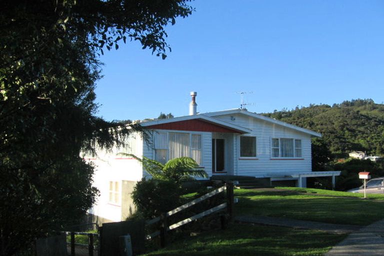 Photo of property in 28 Holborn Drive, Stokes Valley, Lower Hutt, 5019