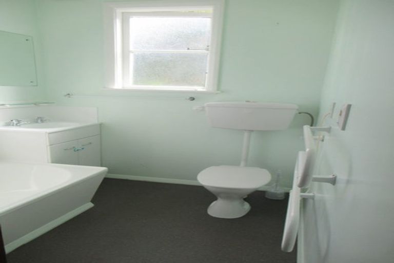 Photo of property in 27 Hall Crescent, Epuni, Lower Hutt, 5011