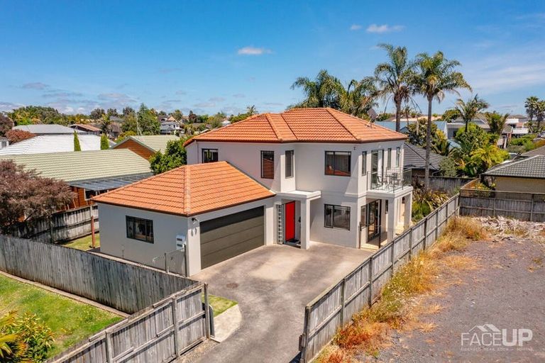 Photo of property in 57 Wiseley Road, West Harbour, Auckland, 0618