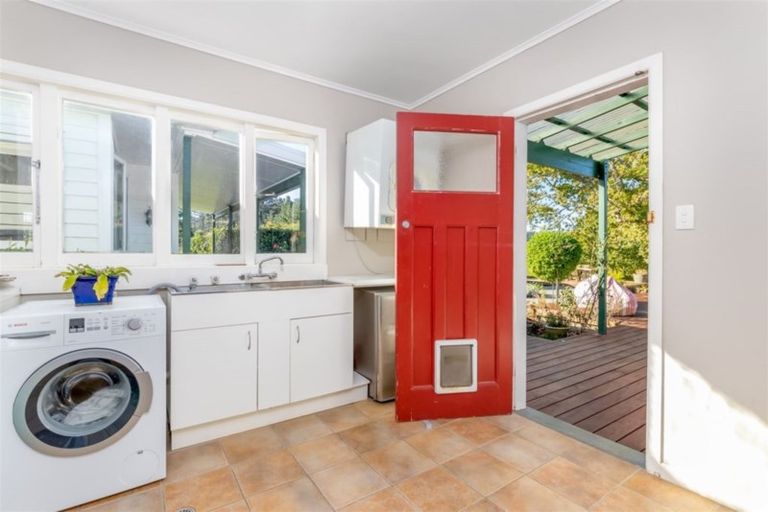 Photo of property in 102 Matua Road, Huapai, Kumeu, 0810