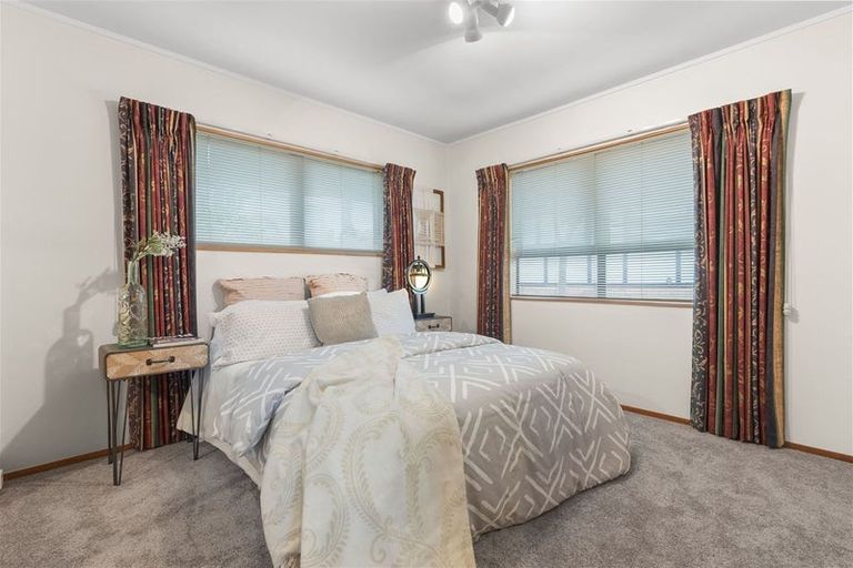 Photo of property in 2/27 Santa Monica Place, Goodwood Heights, Auckland, 2105