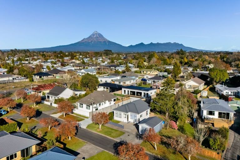 Photo of property in 10 Mahoe Street, Strandon, New Plymouth, 4312