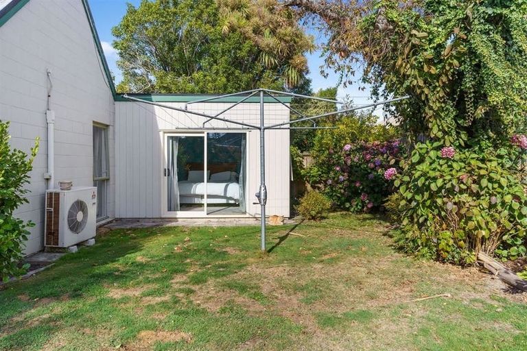 Photo of property in 20 Hillcrest Place, Avonhead, Christchurch, 8042