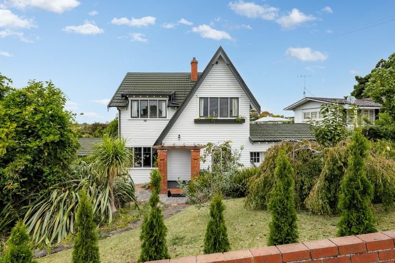 Photo of property in 69 Forest Lake Road, Forest Lake, Hamilton, 3200