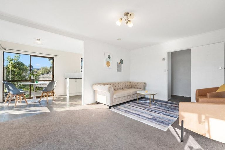 Photo of property in 10 Rena Place, West Harbour, Auckland, 0618
