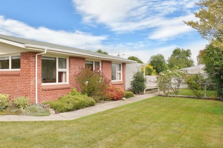 Photo of property in 17 Ashgrove Street, Rangiora, 7400