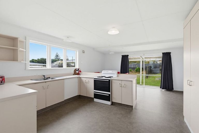Photo of property in 4 Ashton Terrace, Castlecliff, Whanganui, 4501