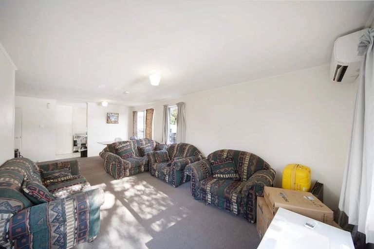 Photo of property in 28 Hinton Place, Weymouth, Auckland, 2103