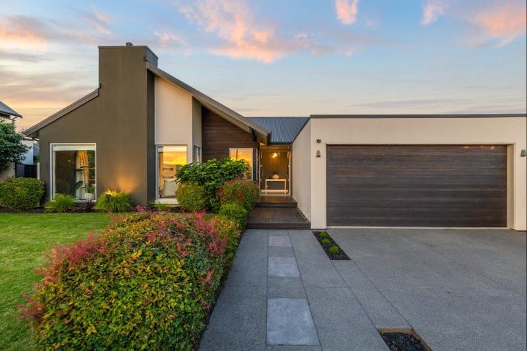 Photo of property in 26 Waitikiri Square, Parklands, Christchurch, 8083