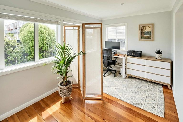 Photo of property in 132 Rongotai Road, Kilbirnie, Wellington, 6022