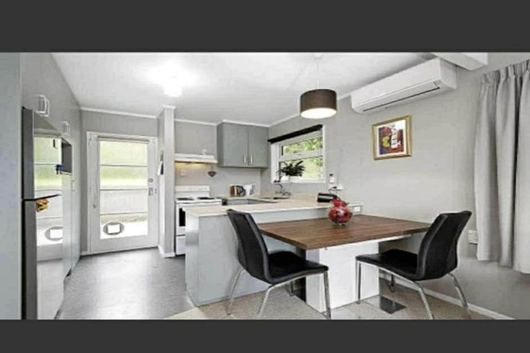 Photo of property in 6 Taka Grove, Normandale, Lower Hutt, 5010