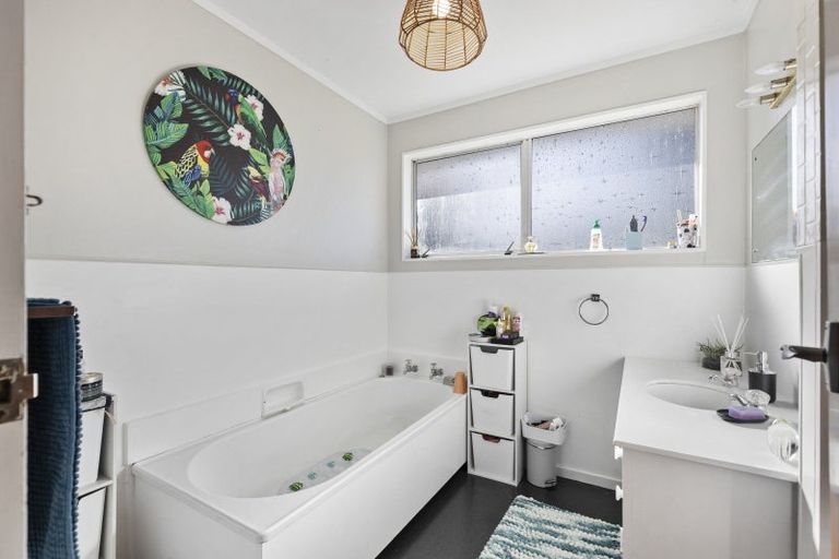 Photo of property in 11 Pirinoa Street, Feilding, 4702