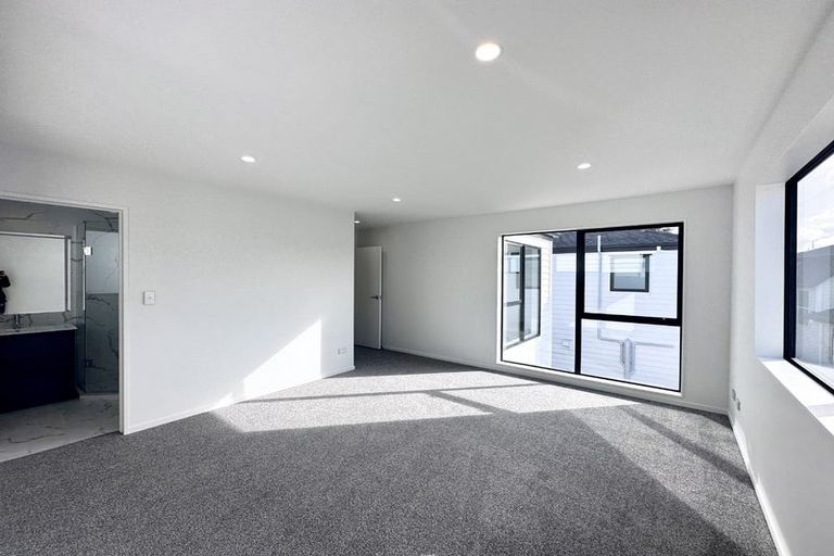 Photo of property in 3b Glennandrew Drive, Half Moon Bay, Auckland, 2012