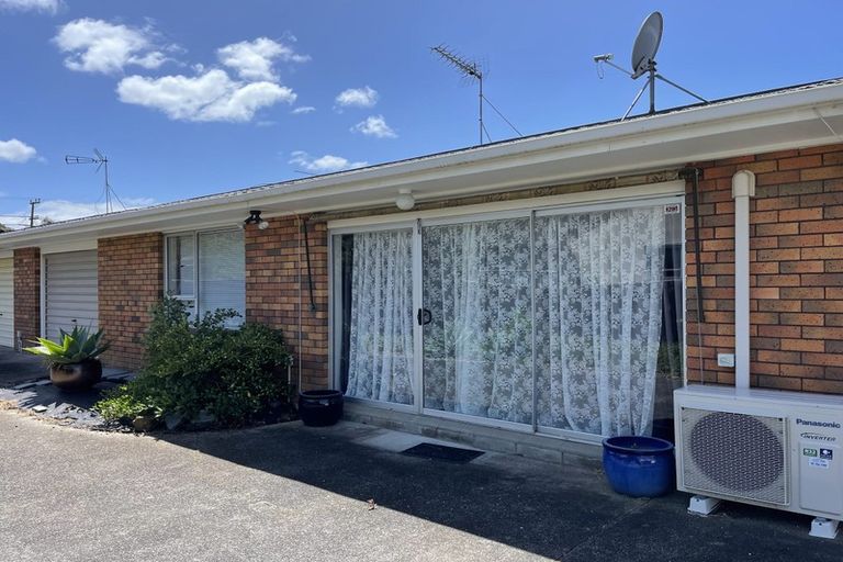 Photo of property in 2/32 Eastern Beach Road, Eastern Beach, Auckland, 2012