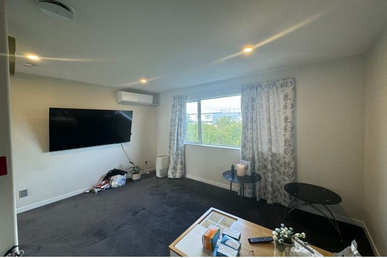 Photo of property in 517 East Coast Road, Murrays Bay, Auckland, 0630