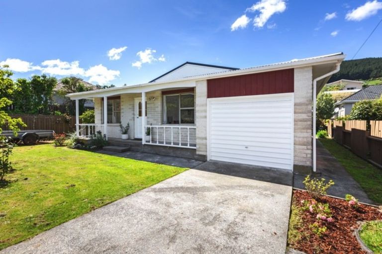 Photo of property in 26 Coates Street, Tawa, Wellington, 5028