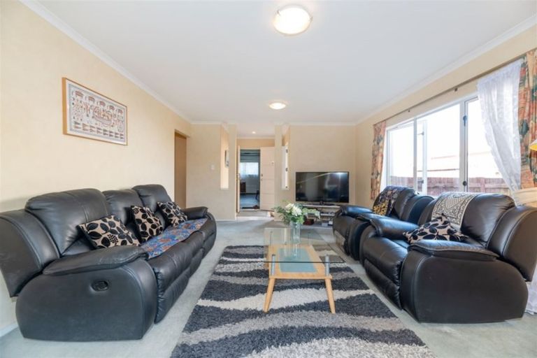 Photo of property in 10 Dainton Place, New Lynn, Auckland, 0600