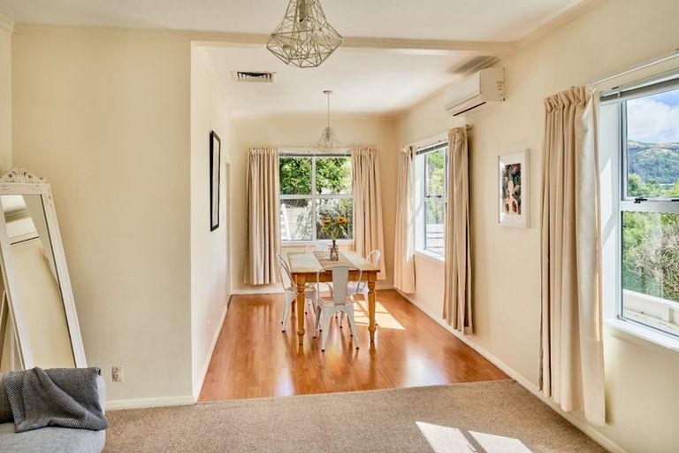 Photo of property in 44 Raroa Terrace, Tawa, Wellington, 5028