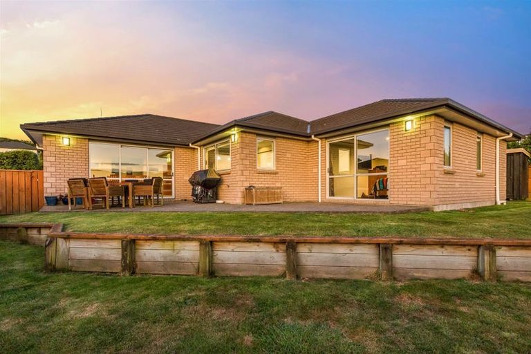 Photo of property in 31 Paparoa Crescent, Aotea, Porirua, 5024