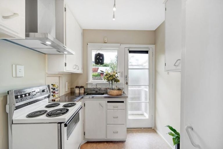 Photo of property in 1/23 Landsdowne Terrace, Cashmere, Christchurch, 8022