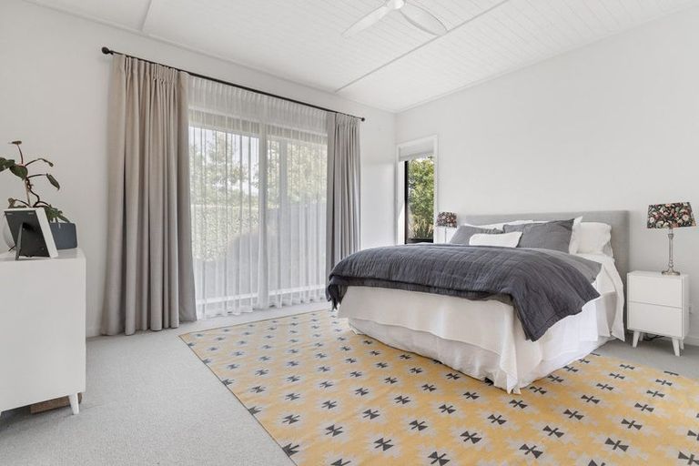 Photo of property in 7 Fairway Drive, Martinborough, 5711