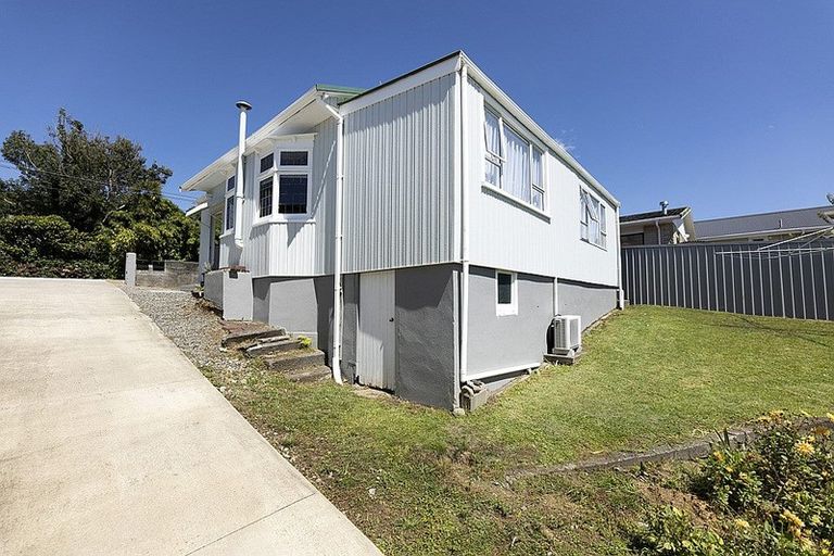 Photo of property in 75 Pendarves Street, New Plymouth, 4310
