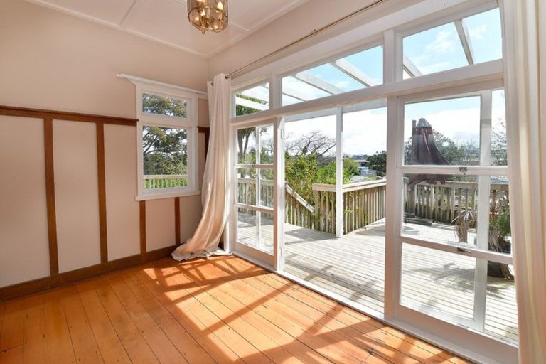 Photo of property in 14 Tiri Road, Manly, Whangaparaoa, 0930