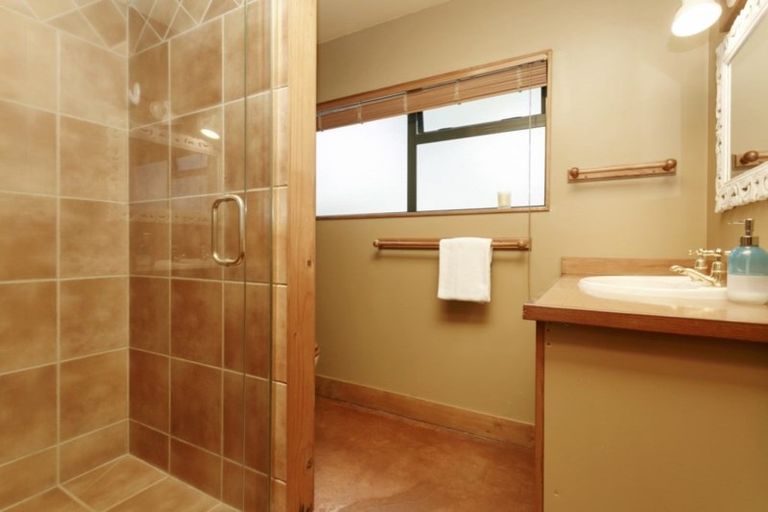 Photo of property in 6 Astelia Way, Waipahihi, Taupo, 3330