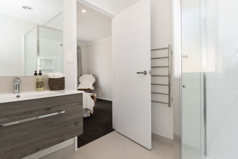 Photo of property in 77 Bert Wall Drive, Omokoroa, 3114