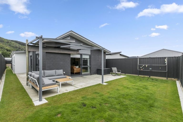 Photo of property in 14 Buddle Road, Wallaceville, Upper Hutt, 5018
