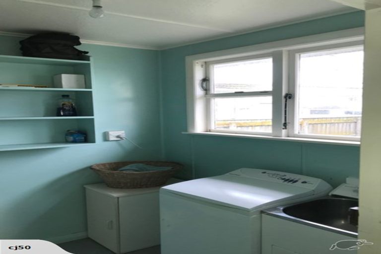 Photo of property in 19 Holland Crescent, Bulls, 4818