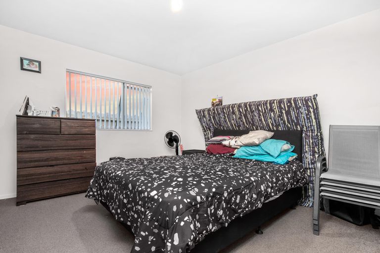 Photo of property in 98 Popokatea Drive, Takanini, 2112