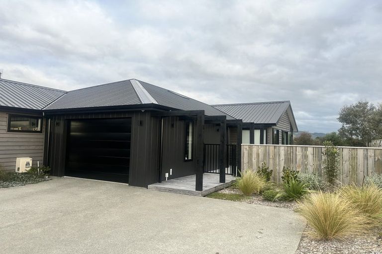 Photo of property in 8 Kaiwaru Place, Waikanae, 5036
