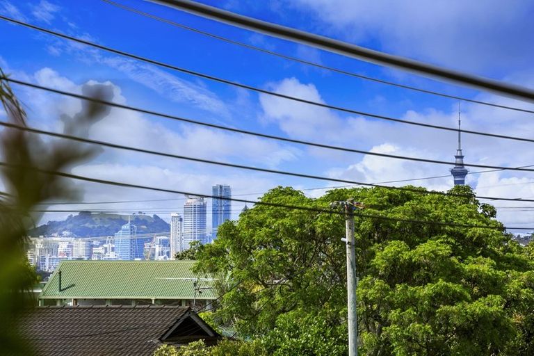 Photo of property in 1/11 Bayview Road, Hauraki, Auckland, 0622