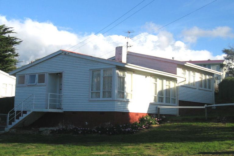 Photo of property in 122 Castor Crescent, Cannons Creek, Porirua, 5024