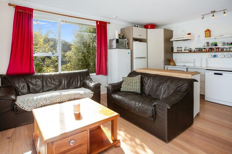 Photo of property in 34 Sievers Grove, Cannons Creek, Porirua, 5024